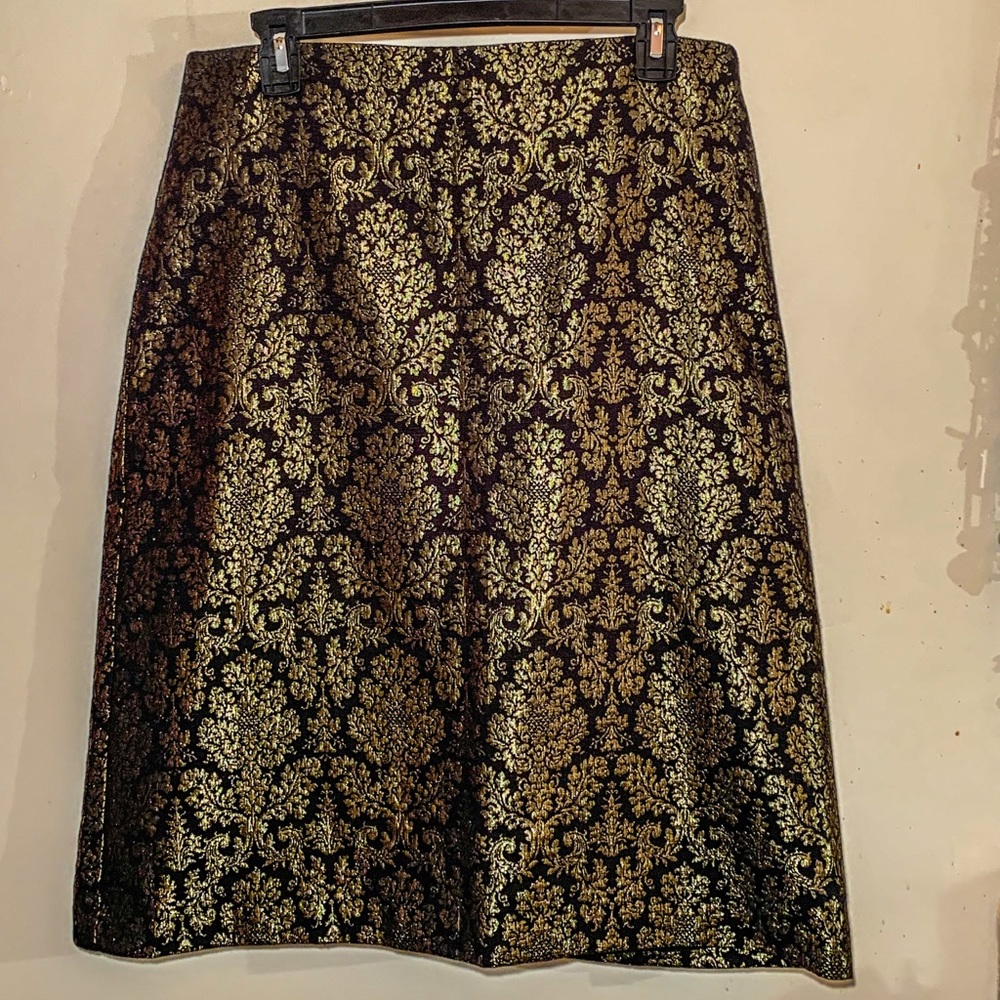 Worthington metallic gold and black brocade pencil skirt. Side zip and lined.